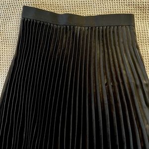 H&M accordion pleat skirt black womens medium